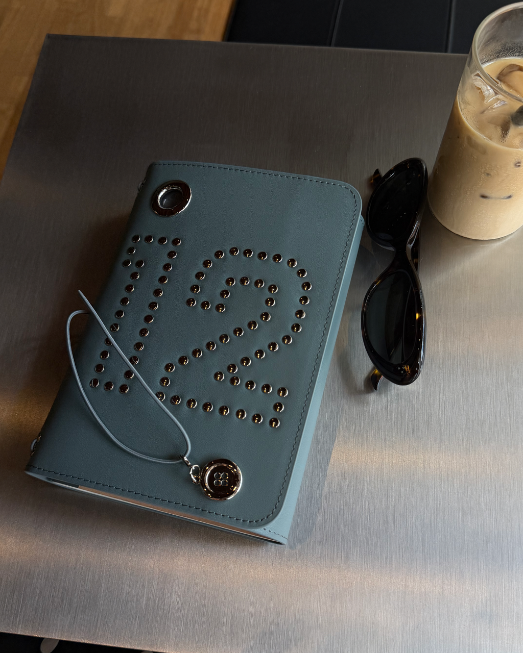 12 Journal | M