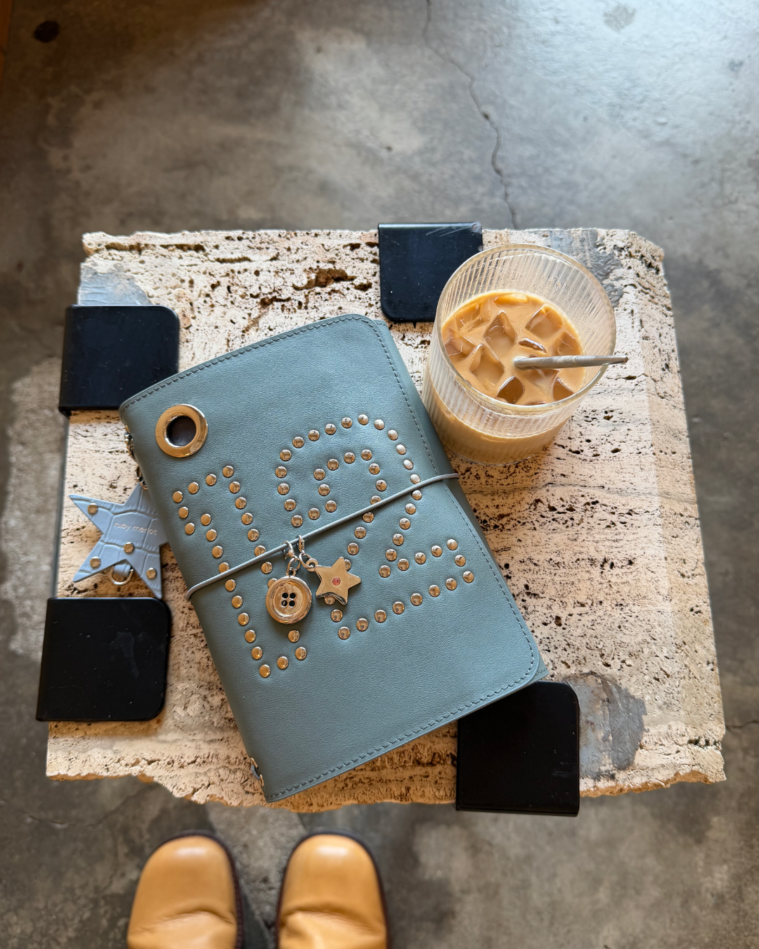 12 Journal | M